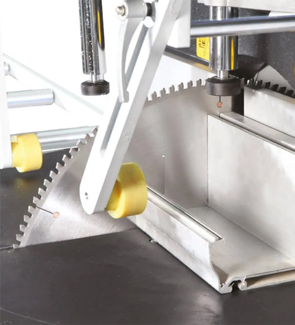 專注于鋁切機(jī)研發(fā)從設(shè)計(jì)開始嚴(yán)格把握精度標(biāo)準(zhǔn)匠心制造