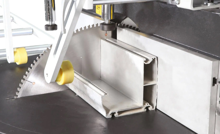 汽車前保險(xiǎn)杠、支撐立柱用什么新能源汽車鋁件切割機(jī)