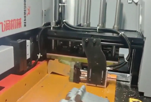 三軸無尾料切鋁機(jī)